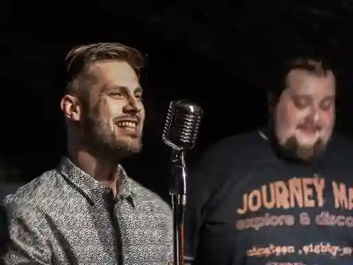 Eventový fotograf Košice – spevák portrét